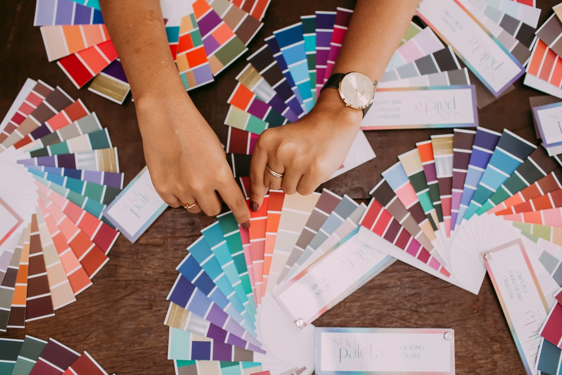Jak dobrać kolor farby do wnętrza: Porady od Ekspertów