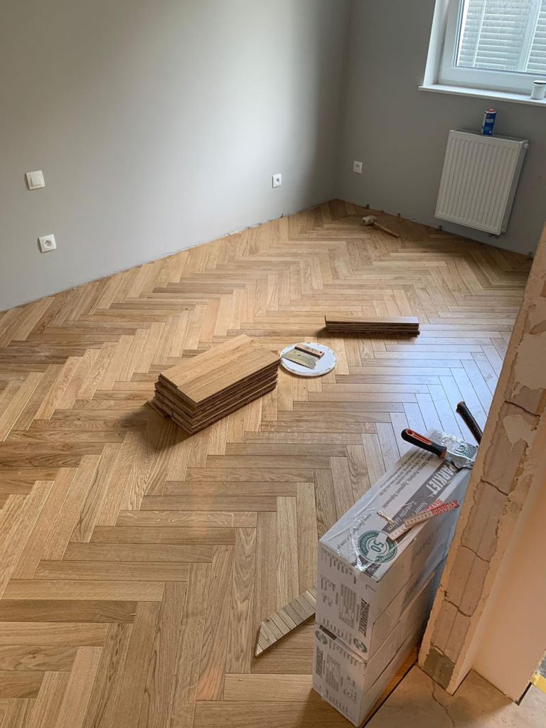 Jak znaleźć dobrego parkieciarza w Warszawie? Praktyczne wskazówki