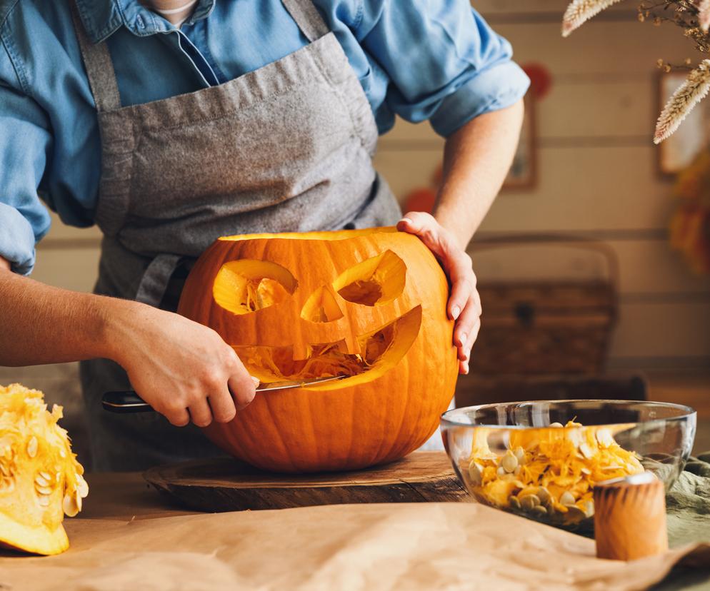 gf-mFSb-QKkY-YXSr_kobieta-drazaca-dynie-na-halloween-994x828