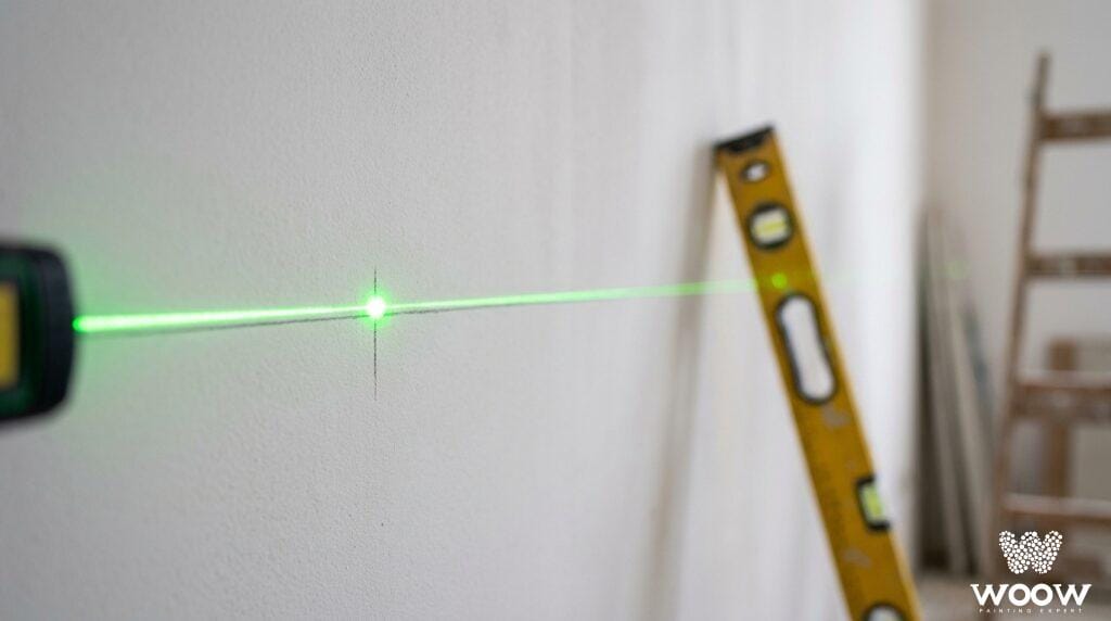 Laser krzyżowy z zieloną wiązką w remoncie - dlaczego tradycyjna poziomica odchodzi do lamusa?
